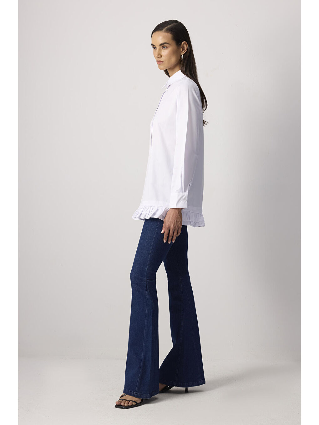 Beyaz Etek Ucu Fırfırlı Gömlek-2