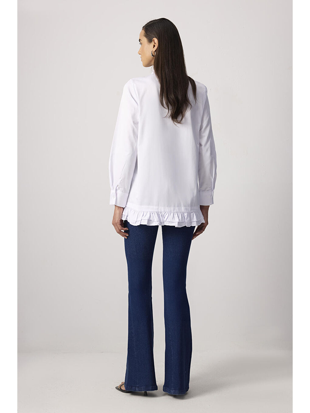 Beyaz Etek Ucu Fırfırlı Gömlek-4