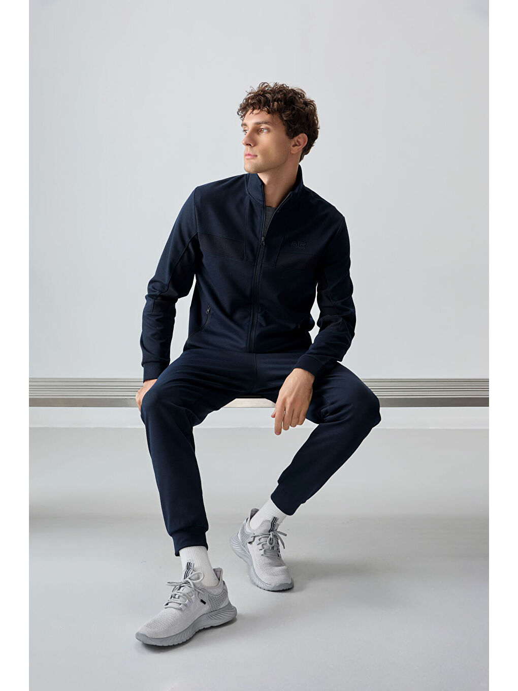 Lacivert Yüzeyi Dokulu Standart Fit Nakışlı Erkek Eşofman Takım - 85248-3