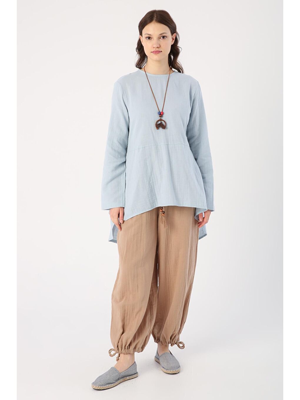 Mavi %100 Pamuk Arkası Düğmeli Kolyeli Tunik-1