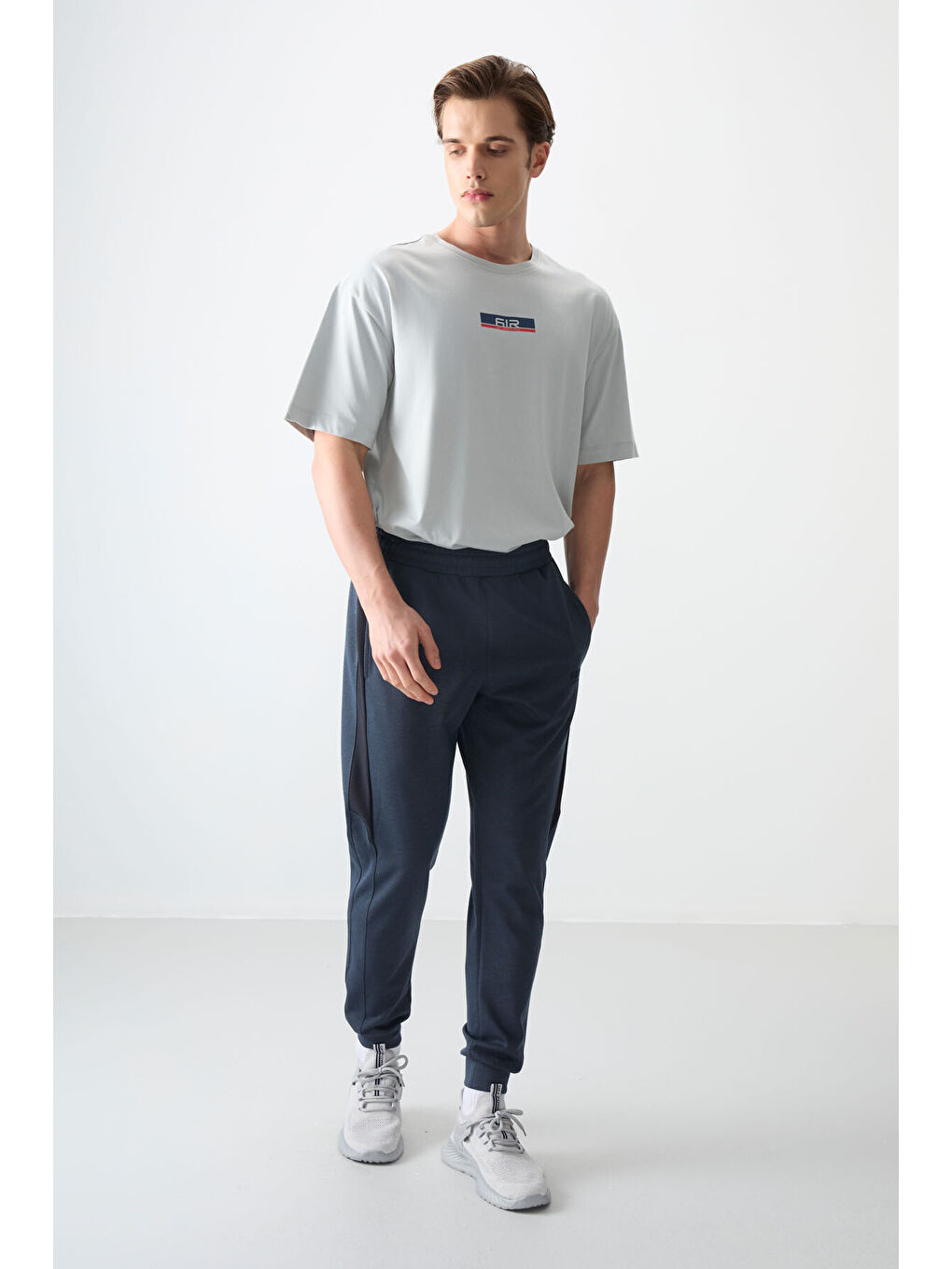 İndigo Yüzeyi Dokulu Standart Fit Nakışlı  Eşofman Alt - 82126-1