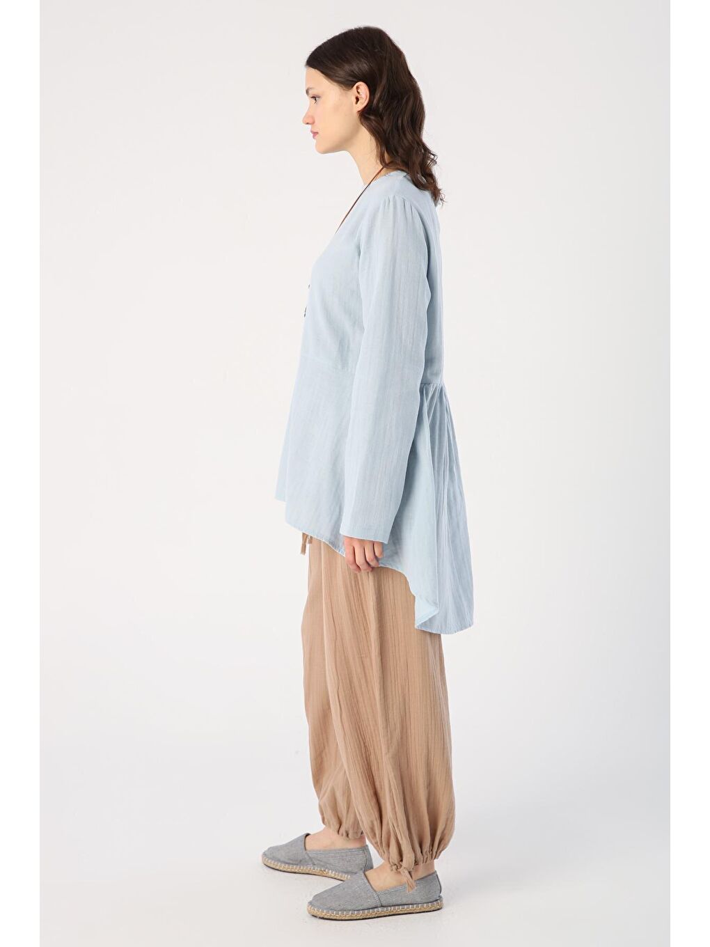 Mavi %100 Pamuk Arkası Düğmeli Kolyeli Tunik-2