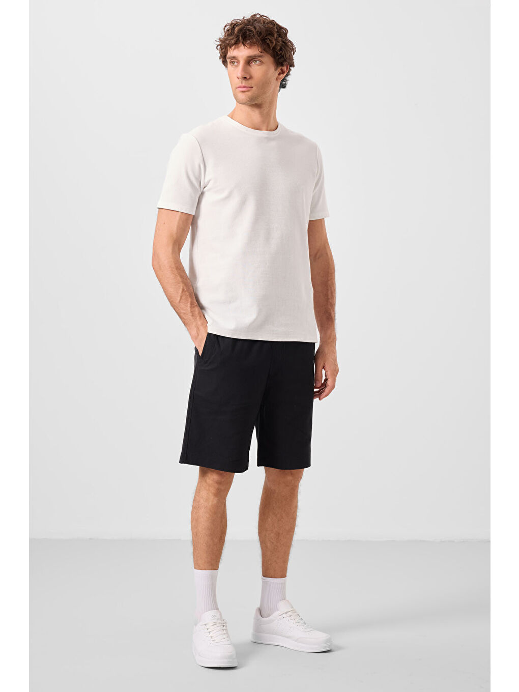 Siyah Standart Fit Dokuma Hafif Esnek Chino Erkek Şort - 81289-2