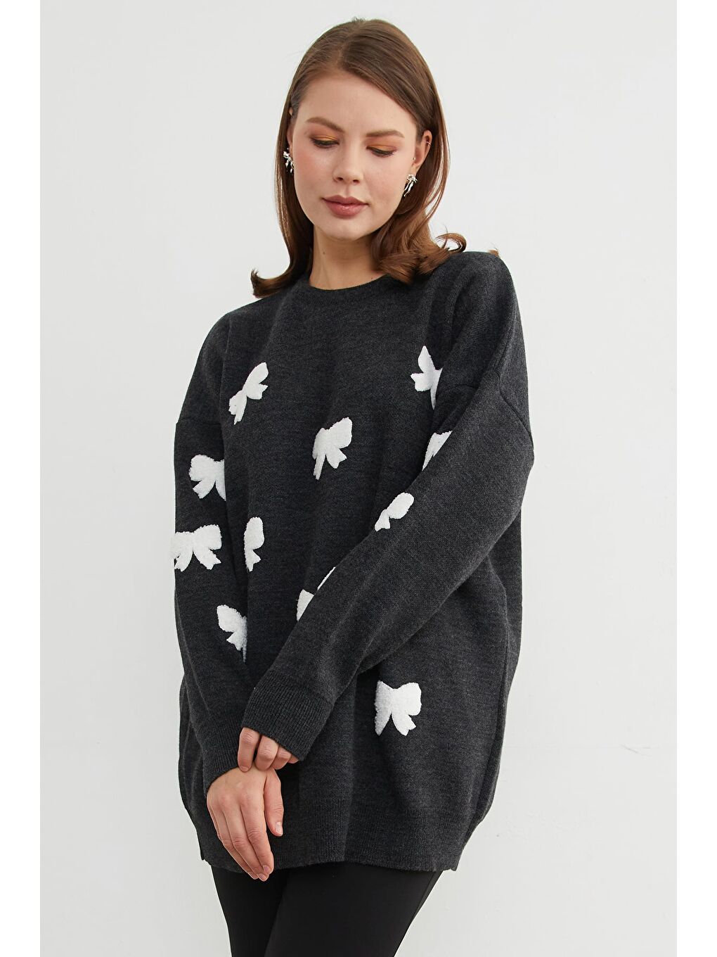 Antrasit Kurdele Nakışlı Bisiklet Yaka Oversize Triko Kazak-3