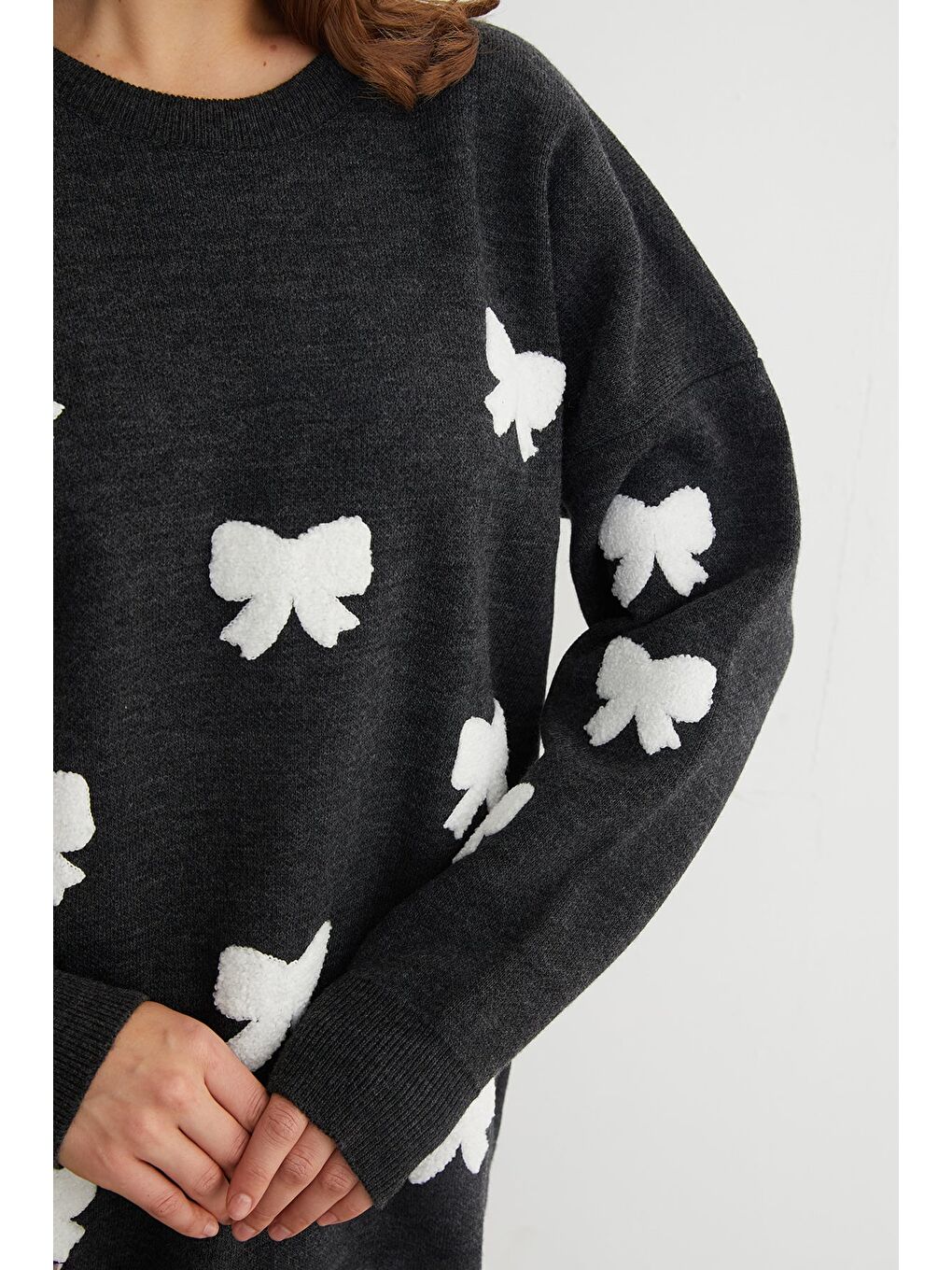 Antrasit Kurdele Nakışlı Bisiklet Yaka Oversize Triko Kazak-4