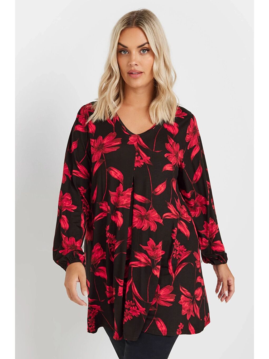 Siyah Büyük Beden Uzun Kollu V Yaka Önü Pileli Çiçek Desenli Bluz 303721