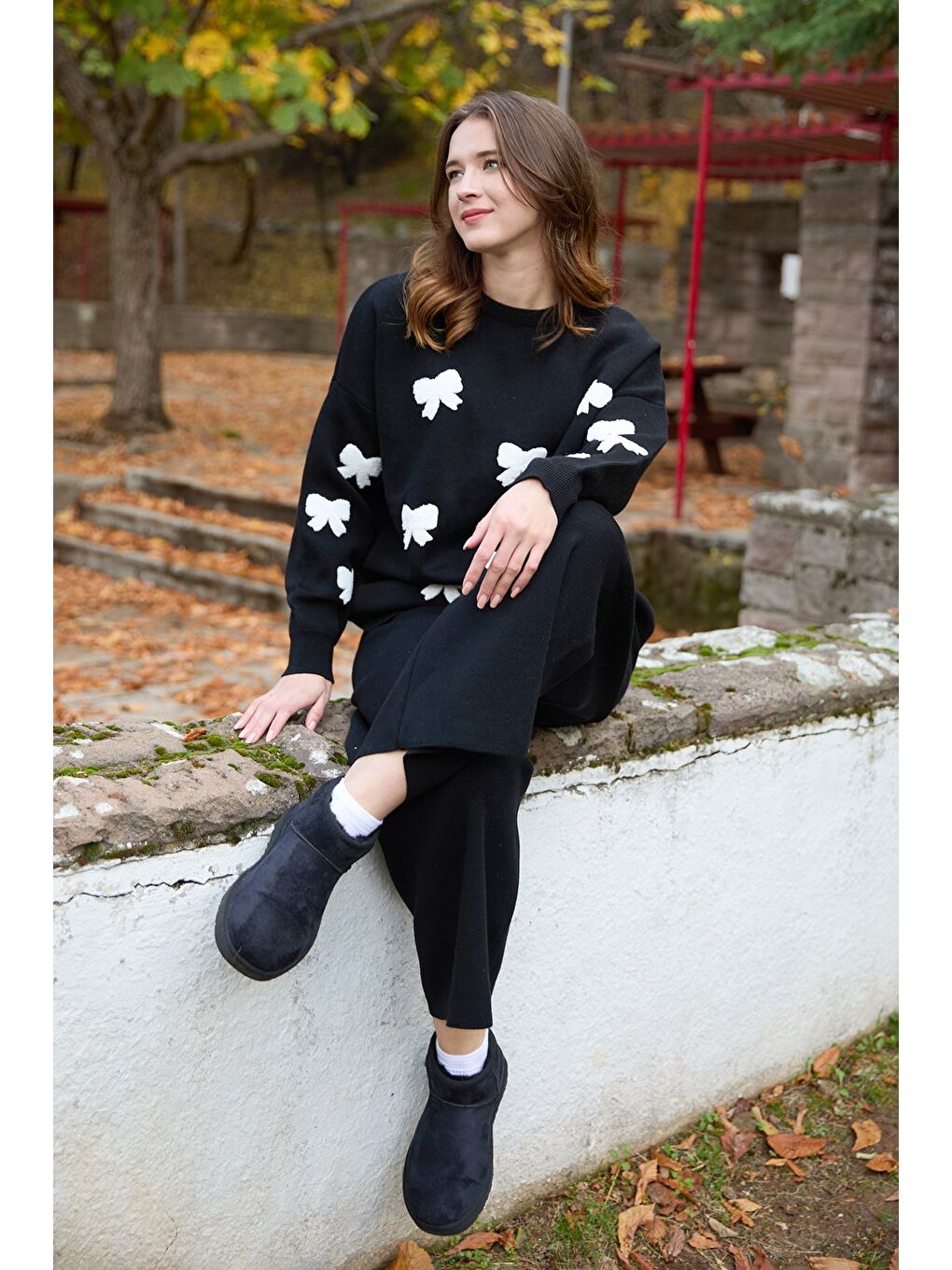 Siyah Kurdele Nakışlı Bisiklet Yaka Oversize Triko Kazak-2