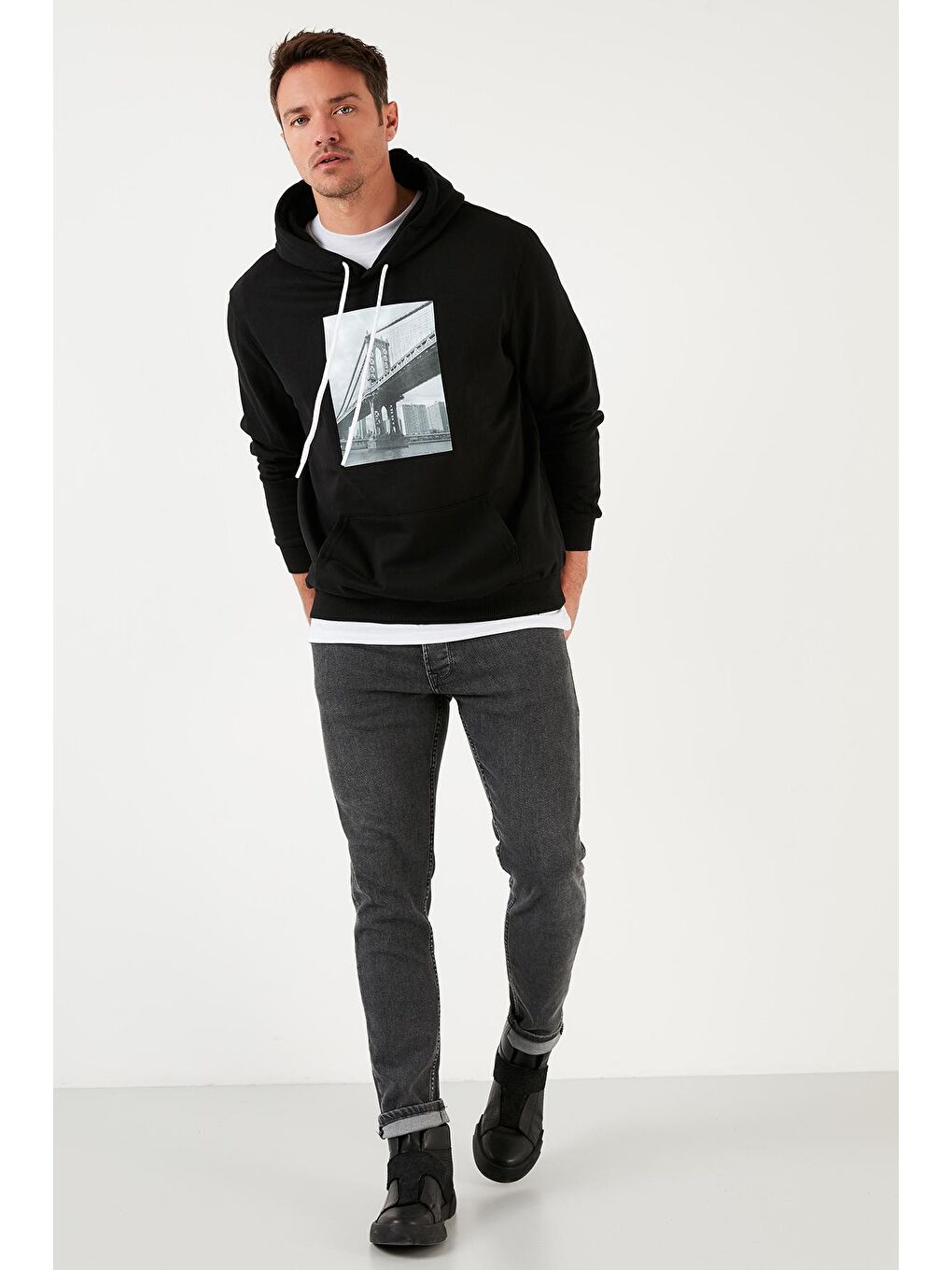 Siyah Slim Fit Kapüşonlu Kanguru Cepli İçi Tüylü Şardonlu Sweat 568R702-4