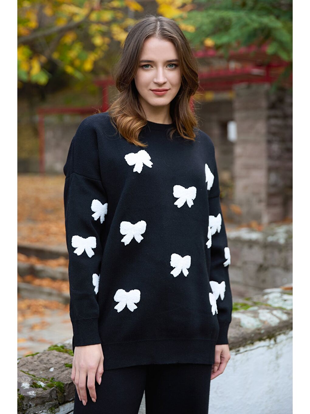 Siyah Kurdele Nakışlı Bisiklet Yaka Oversize Triko Kazak-3