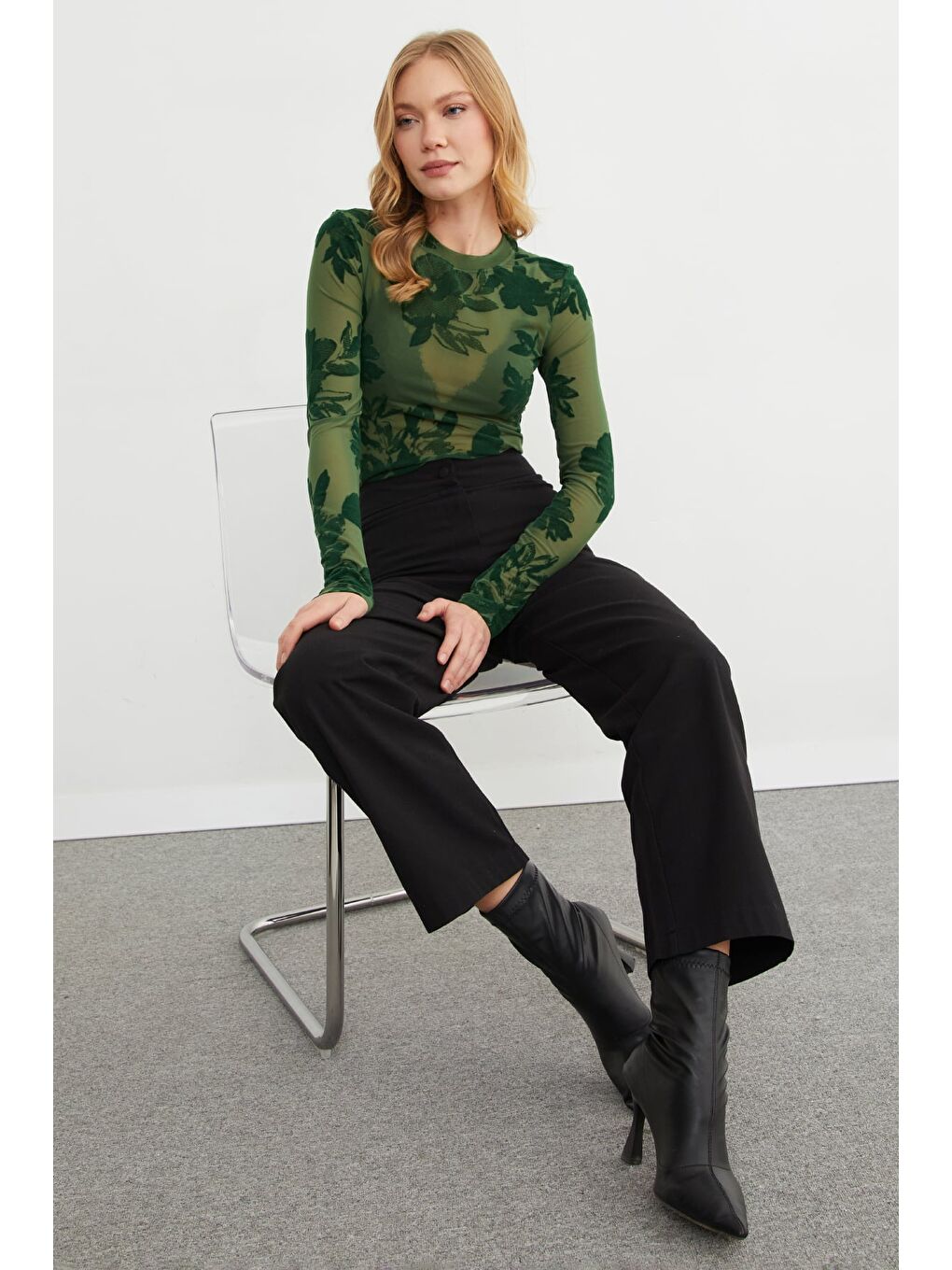 Yeşil Çiçek Desenli Transparan Bluz-3