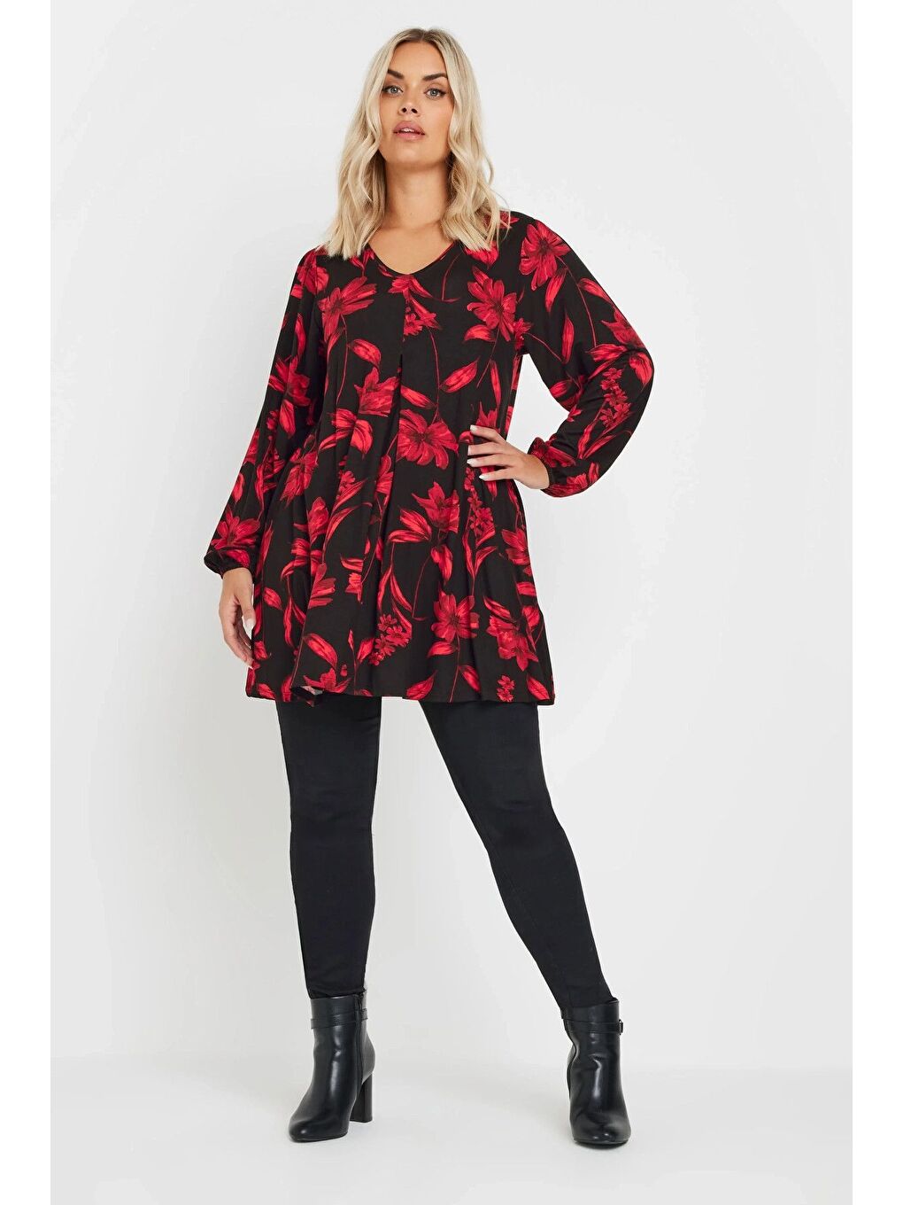 Siyah Büyük Beden Uzun Kollu V Yaka Önü Pileli Çiçek Desenli Bluz 303721-3