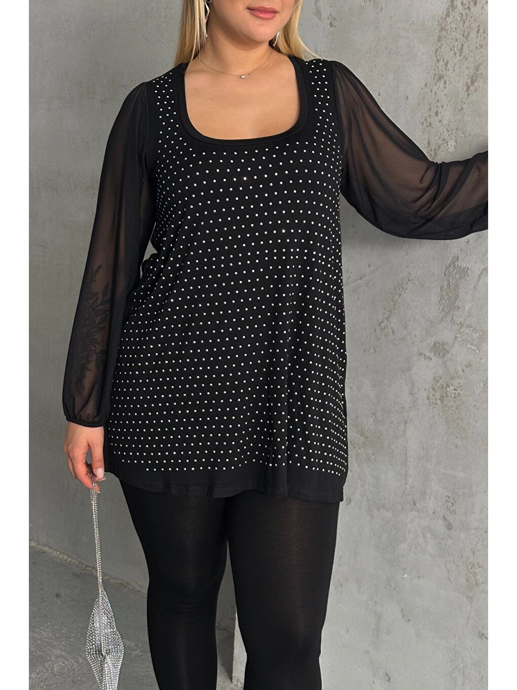 Siyah Büyük Beden Uzun Tül Kol Önü Taş İşlemeli Bisiklet Yaka Bluz 321831-U-5