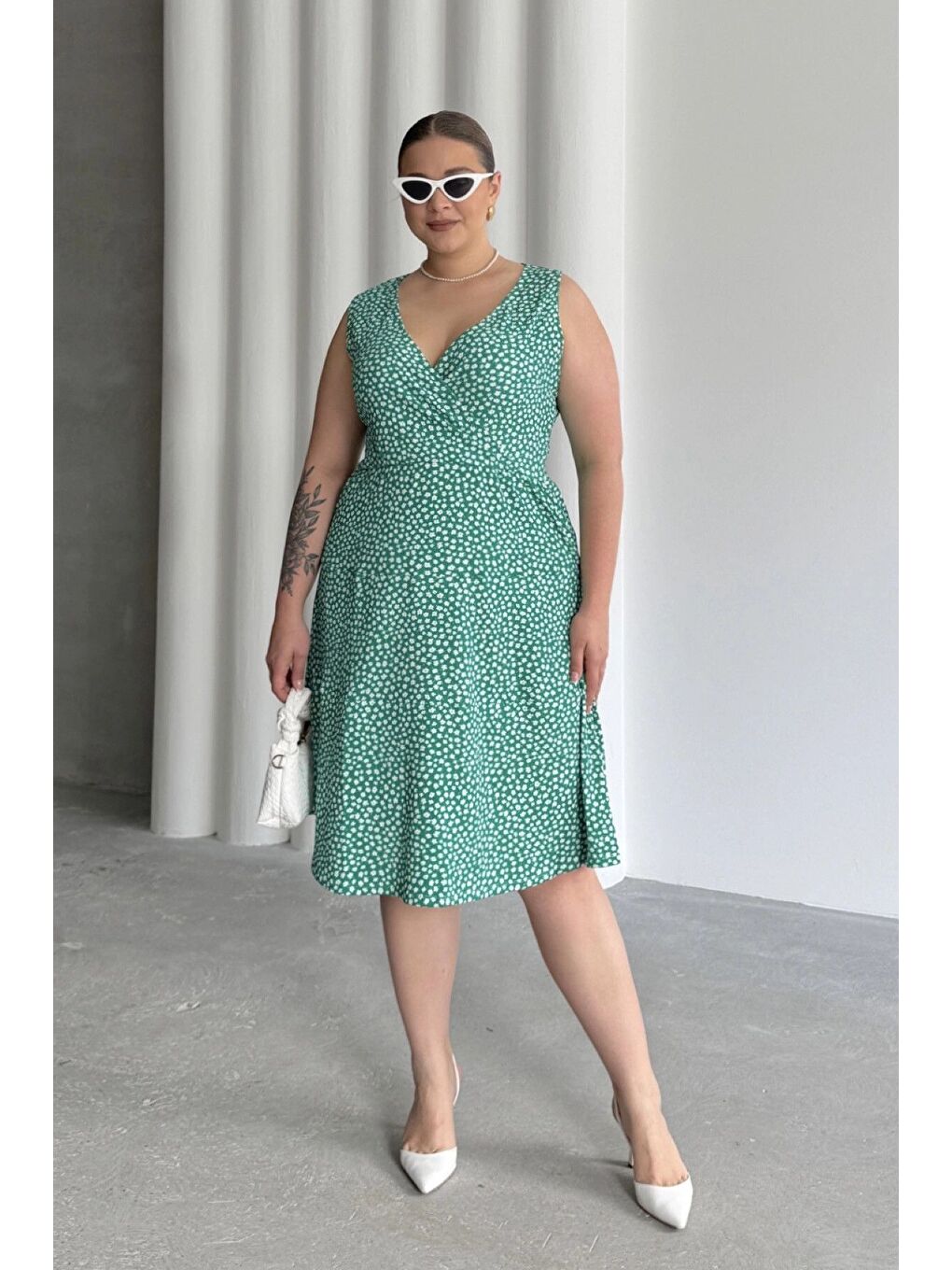 Yeşil Büyük Beden V Yaka Beli Lastikli Çiçek Desenli Elbise 300916