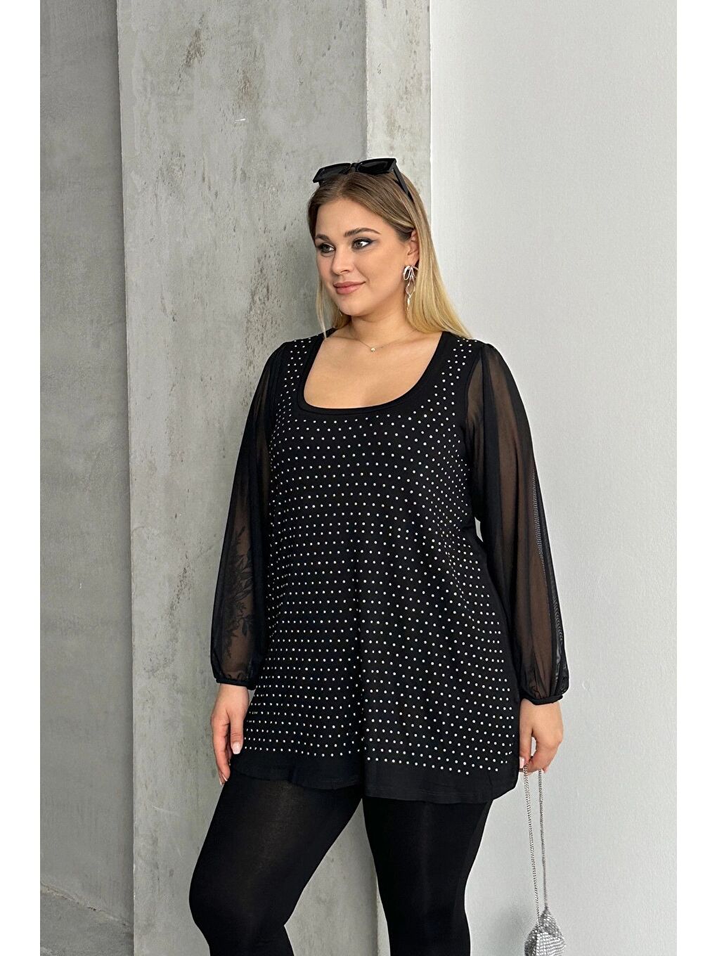 Siyah Büyük Beden Uzun Tül Kol Önü Taş İşlemeli Bisiklet Yaka Bluz 321831-U-6