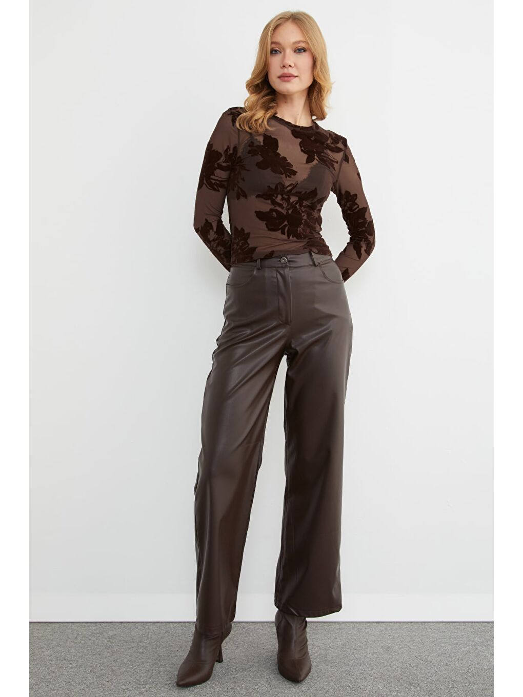 Kahverengi Çiçek Desenli Transparan Bluz-1