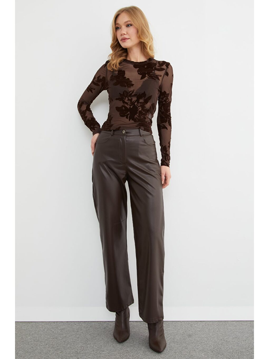 Kahverengi Çiçek Desenli Transparan Bluz-2