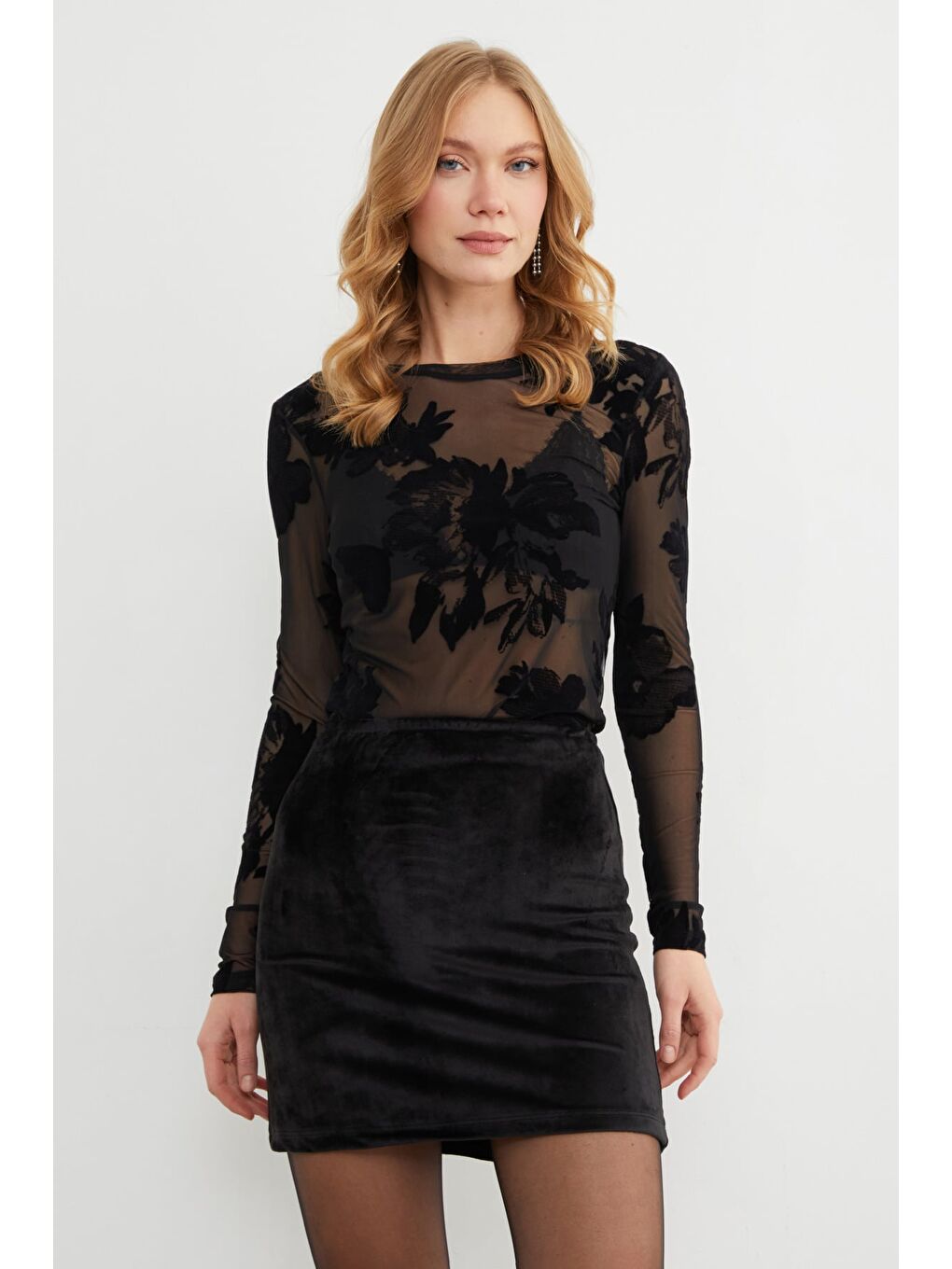 Siyah Çiçek Desenli Transparan Bluz