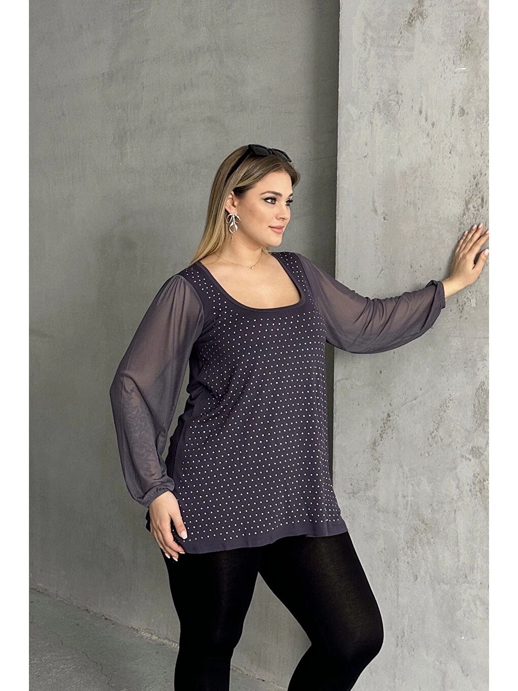 Antrasit Büyük Beden Uzun Tül Kol Önü Taş İşlemeli Bisiklet Yaka Bluz 321850-U-4