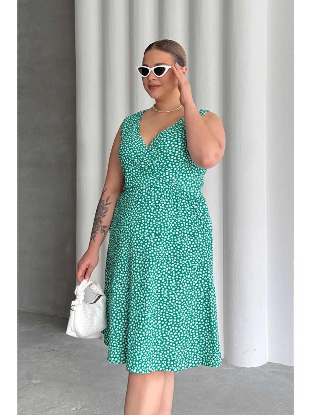 Yeşil Büyük Beden V Yaka Beli Lastikli Çiçek Desenli Elbise 300916-5