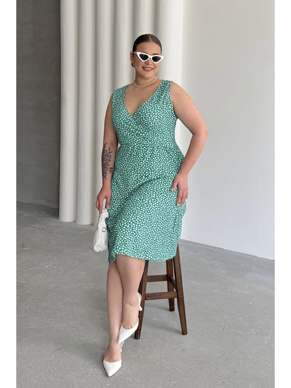 Yeşil Büyük Beden V Yaka Beli Lastikli Çiçek Desenli Elbise 300916-6