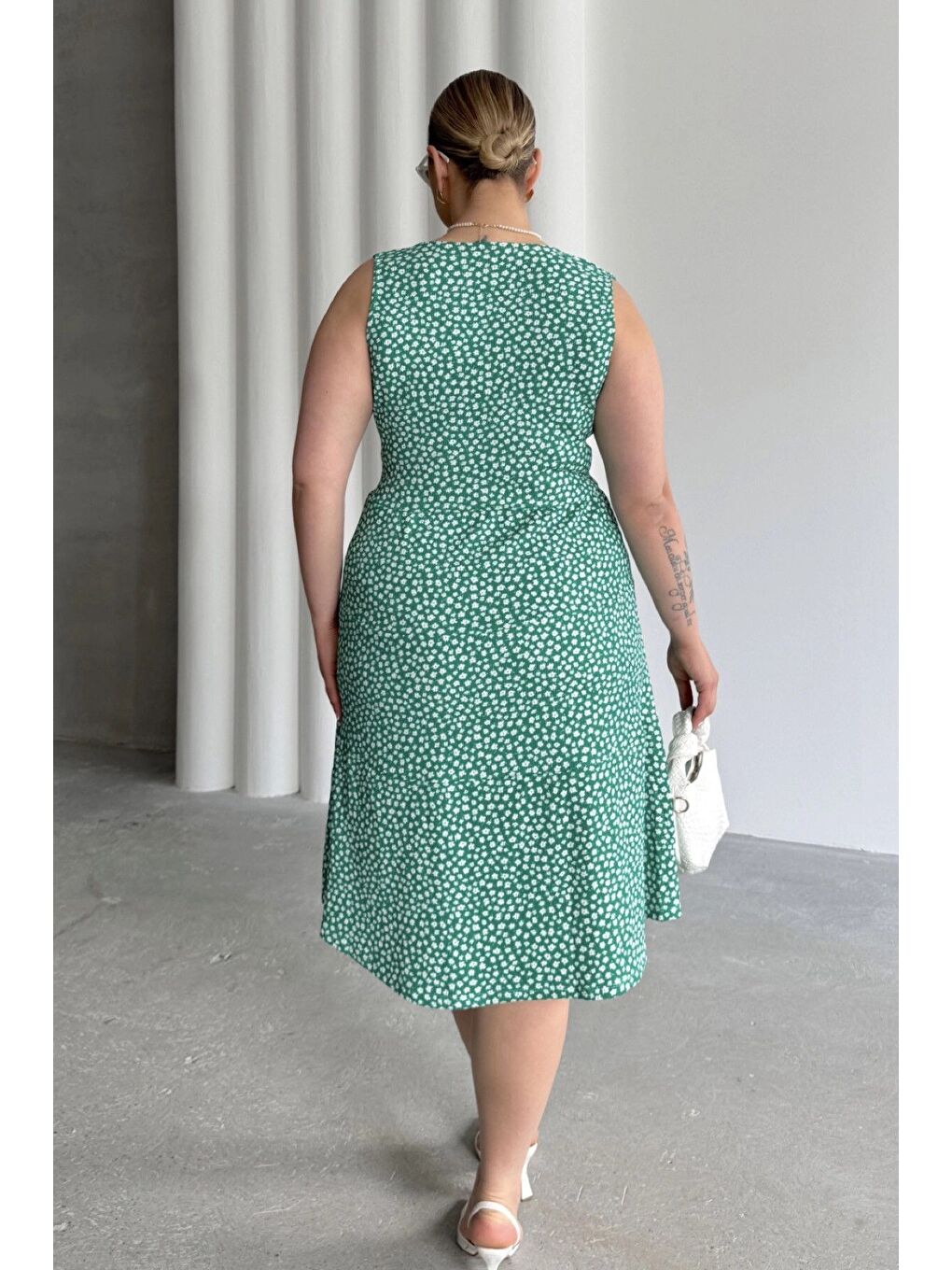 Yeşil Büyük Beden V Yaka Beli Lastikli Çiçek Desenli Elbise 300916-7