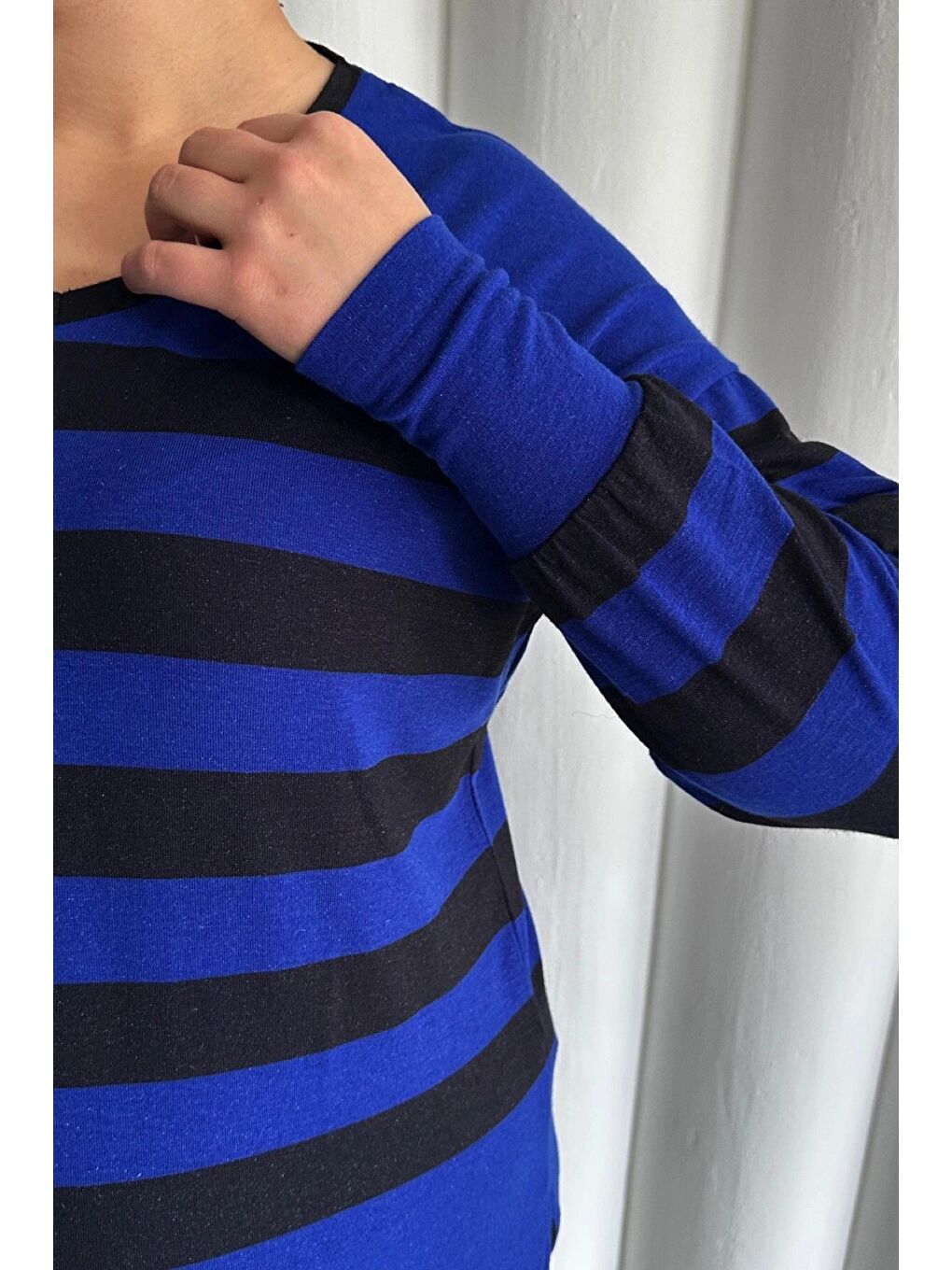 Lacivert Büyük Beden V Yaka Çizgili Yırtmaç Detaylı İnce Kumaşlı Uzun Bluz 301567-6