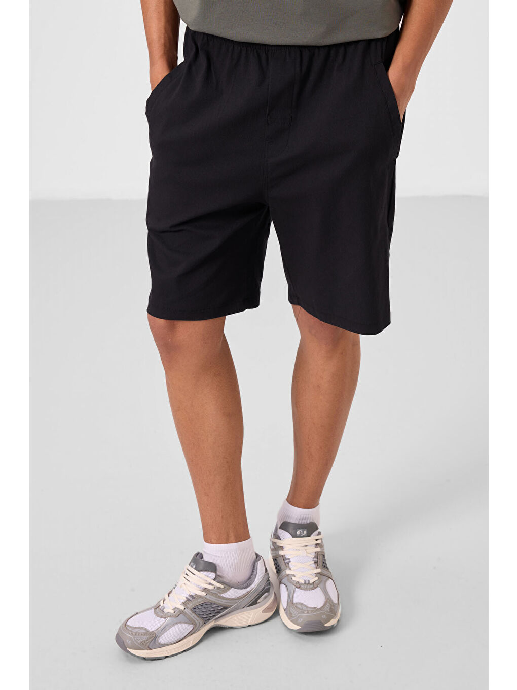 Siyah Standart Fit Dokuma Hafif Esnek Chino Erkek Şort - 81292-1