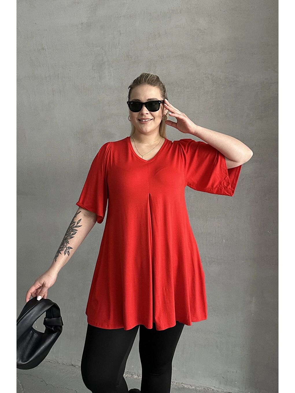 Kırmızı Büyük Beden V Yaka Desensiz Asimetrik Kesim Elastanlı Bluz MDL-5-1