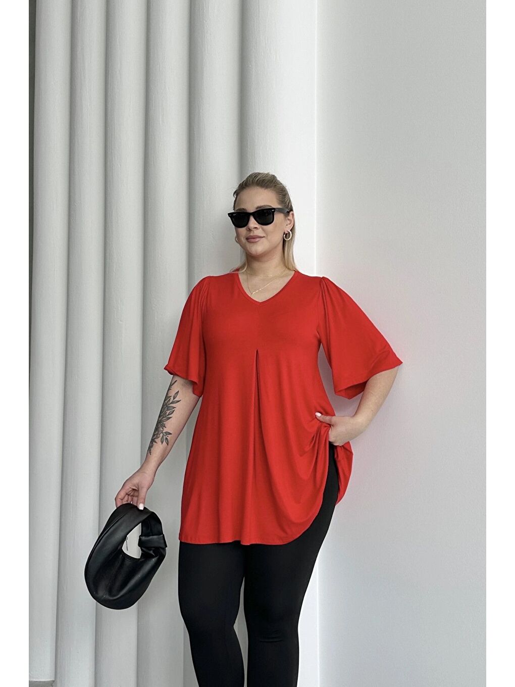 Kırmızı Büyük Beden V Yaka Desensiz Asimetrik Kesim Elastanlı Bluz MDL-5-3