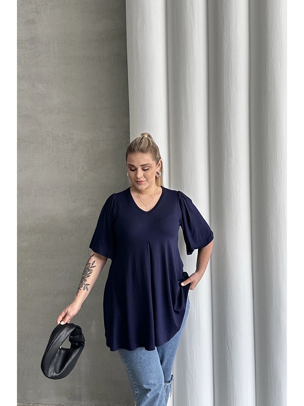 Lacivert Büyük Beden V Yaka Desensiz Asimetrik Kesim Elastanlı Bluz MDL-6-1