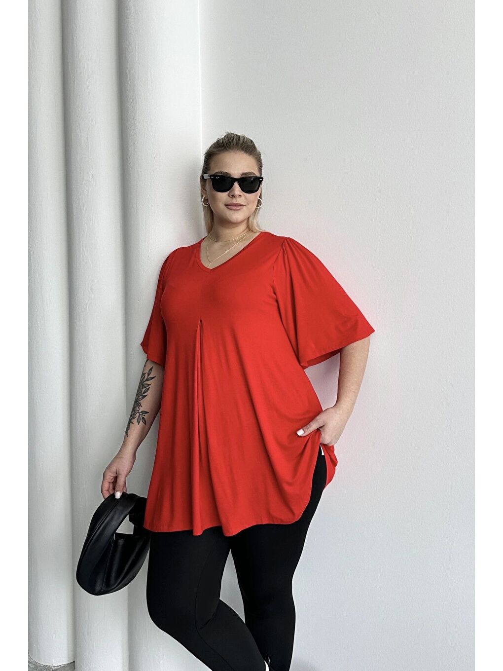 Kırmızı Büyük Beden V Yaka Desensiz Asimetrik Kesim Elastanlı Bluz MDL-5-4