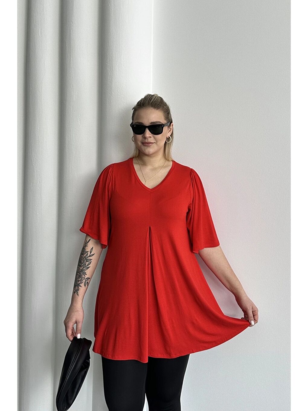 Kırmızı Büyük Beden V Yaka Desensiz Asimetrik Kesim Elastanlı Bluz MDL-5-5