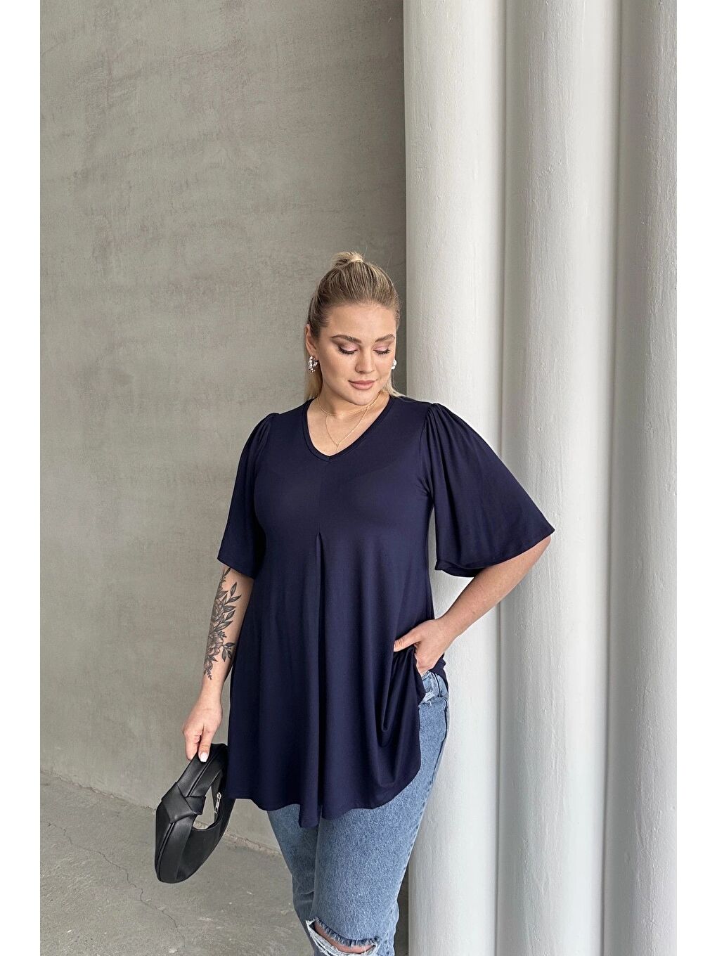 Lacivert Büyük Beden V Yaka Desensiz Asimetrik Kesim Elastanlı Bluz MDL-6-3