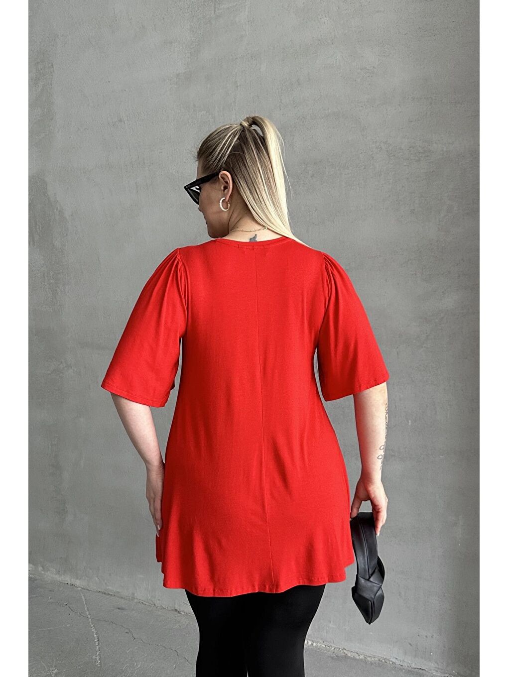Kırmızı Büyük Beden V Yaka Desensiz Asimetrik Kesim Elastanlı Bluz MDL-5-7