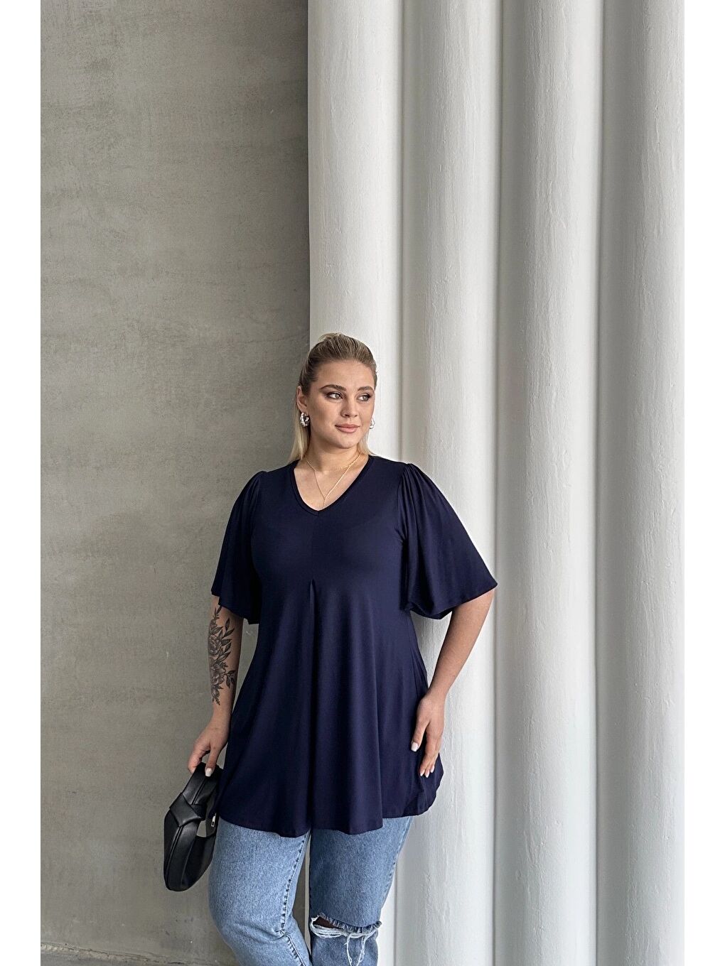 Lacivert Büyük Beden V Yaka Desensiz Asimetrik Kesim Elastanlı Bluz MDL-6-5