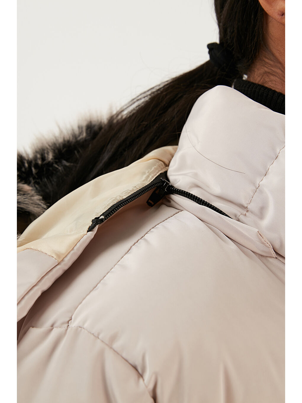 Bej Yakası Suni Kürklü Çıkarılabilir Kapüşonlu Cepli Şişme Kadın Mont 5761645-5