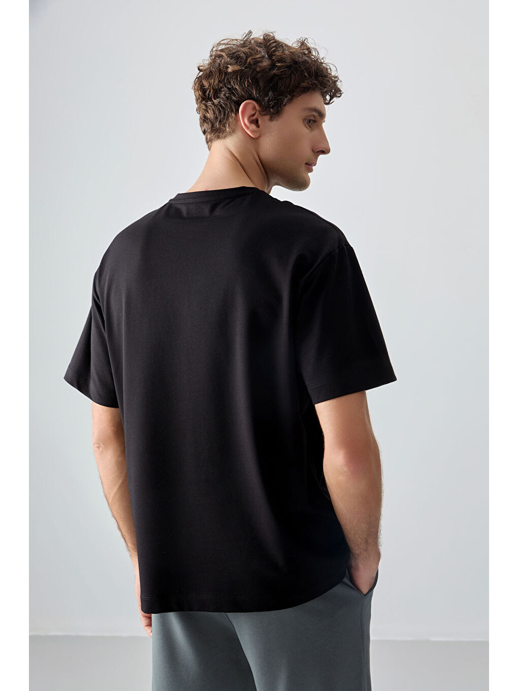 Siyah Pamuklu Kalın Yumuşak Dokulu Oversize Fit Baskılı Erkek Tişört - 88375-4