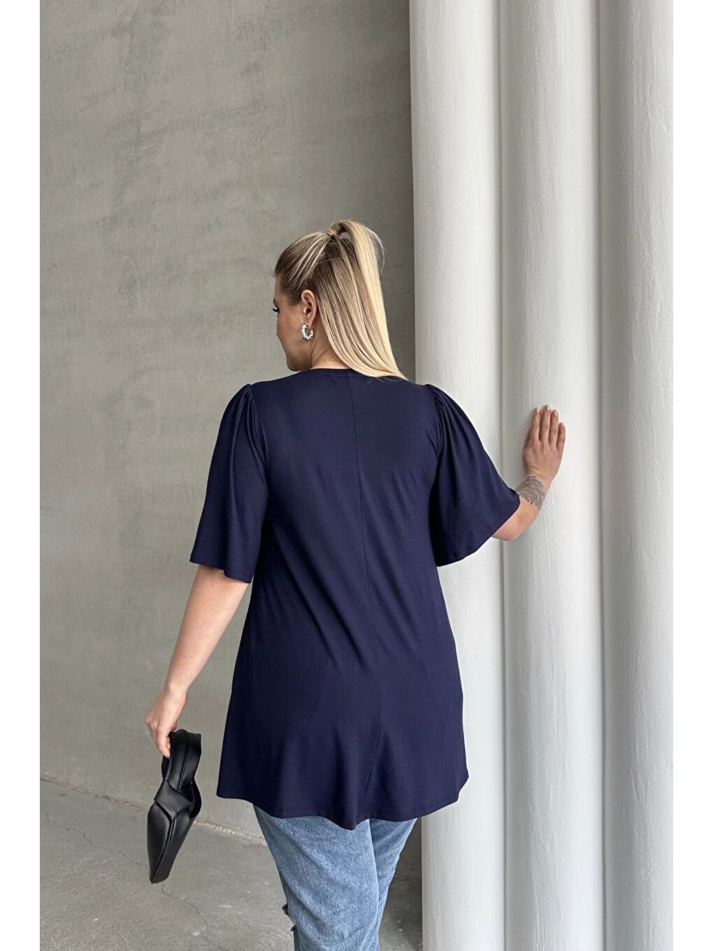 Lacivert Büyük Beden V Yaka Desensiz Asimetrik Kesim Elastanlı Bluz MDL-6-7