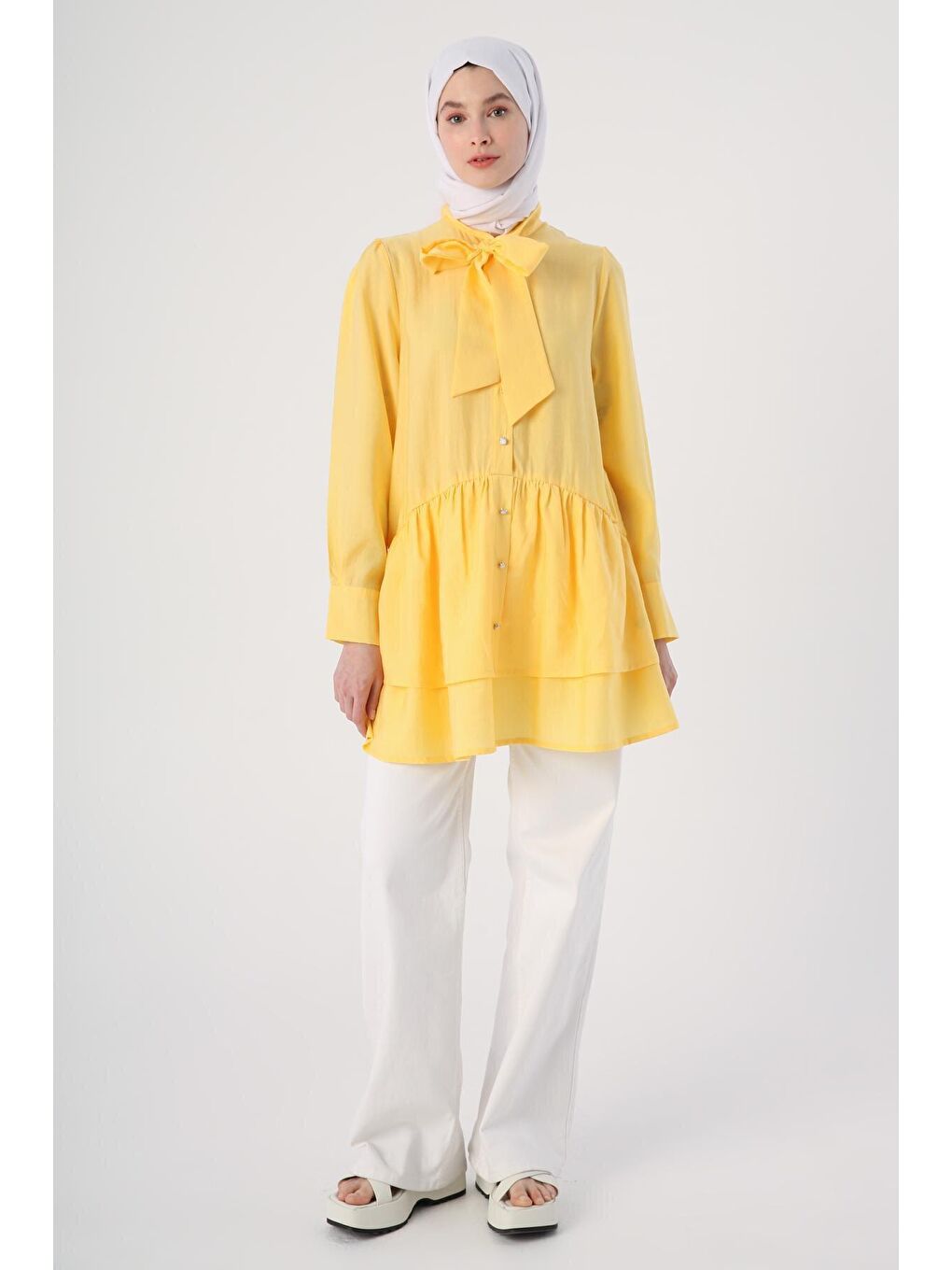 Sarı Fular Yaka Fırfırlı Düğmeli Tunik-1