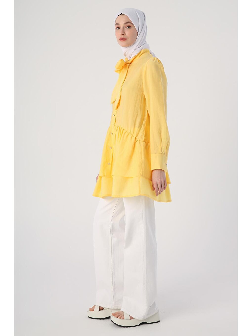 Sarı Fular Yaka Fırfırlı Düğmeli Tunik-2