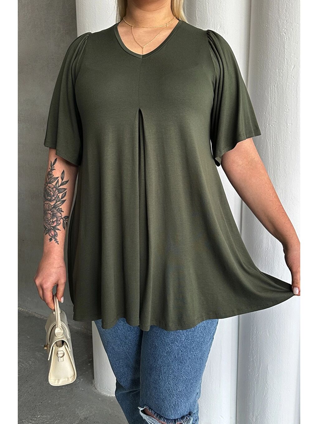 Haki Büyük Beden V Yaka Desensiz Asimetrik Kesim Elastanlı Bluz MDL-4-6