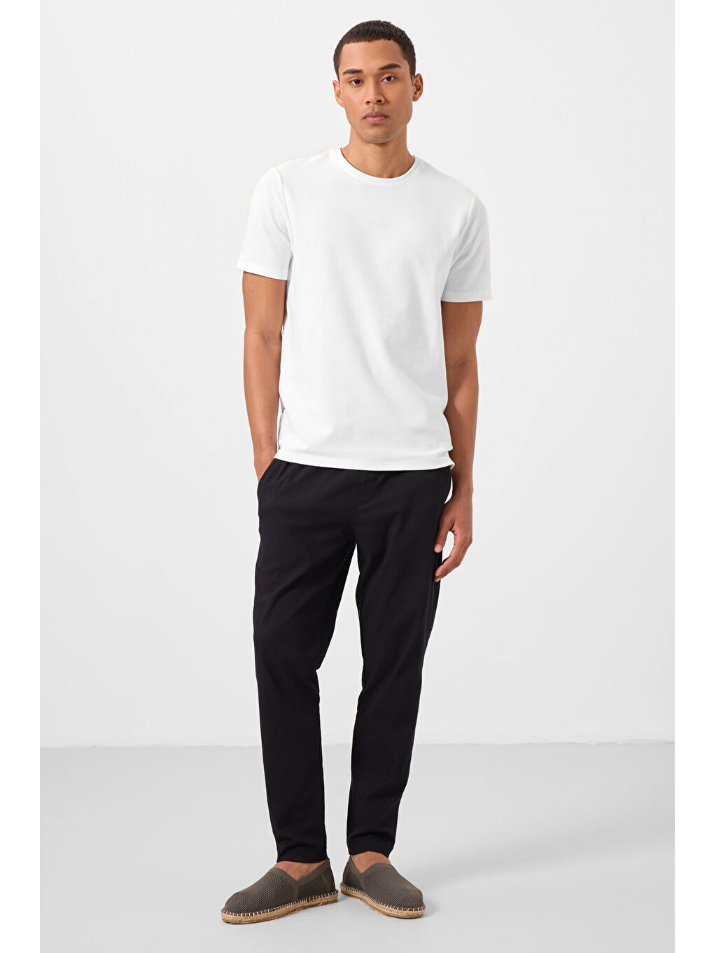 Siyah Standart Fit Dokuma Hafif Esnek Chino  Erkek Pantolon - 82179-4