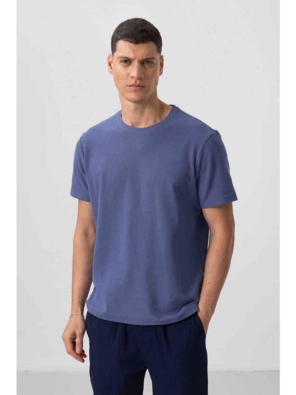 Koyu Mavi Yüzeyi Dokulu Rahat Form Basic Erkek Tişört - 88436-3