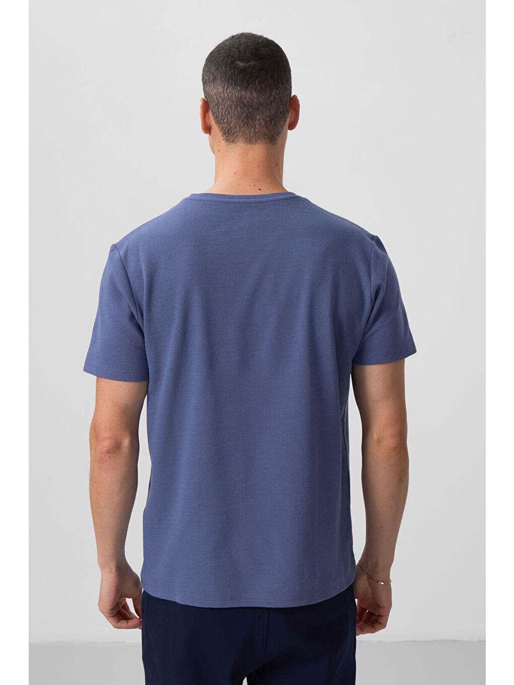 Koyu Mavi Yüzeyi Dokulu Rahat Form Basic Erkek Tişört - 88436-4