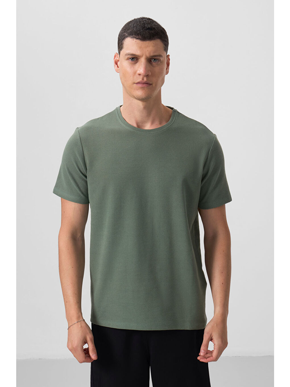 Yeşil Yüzeyi Dokulu Rahat Form Basic Erkek Tişört - 88436-3