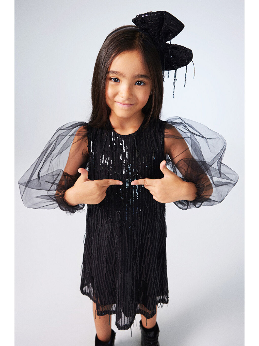 Siyah Pullu Saçak Detaylı Kız Çocuk Elbise - Emery-2