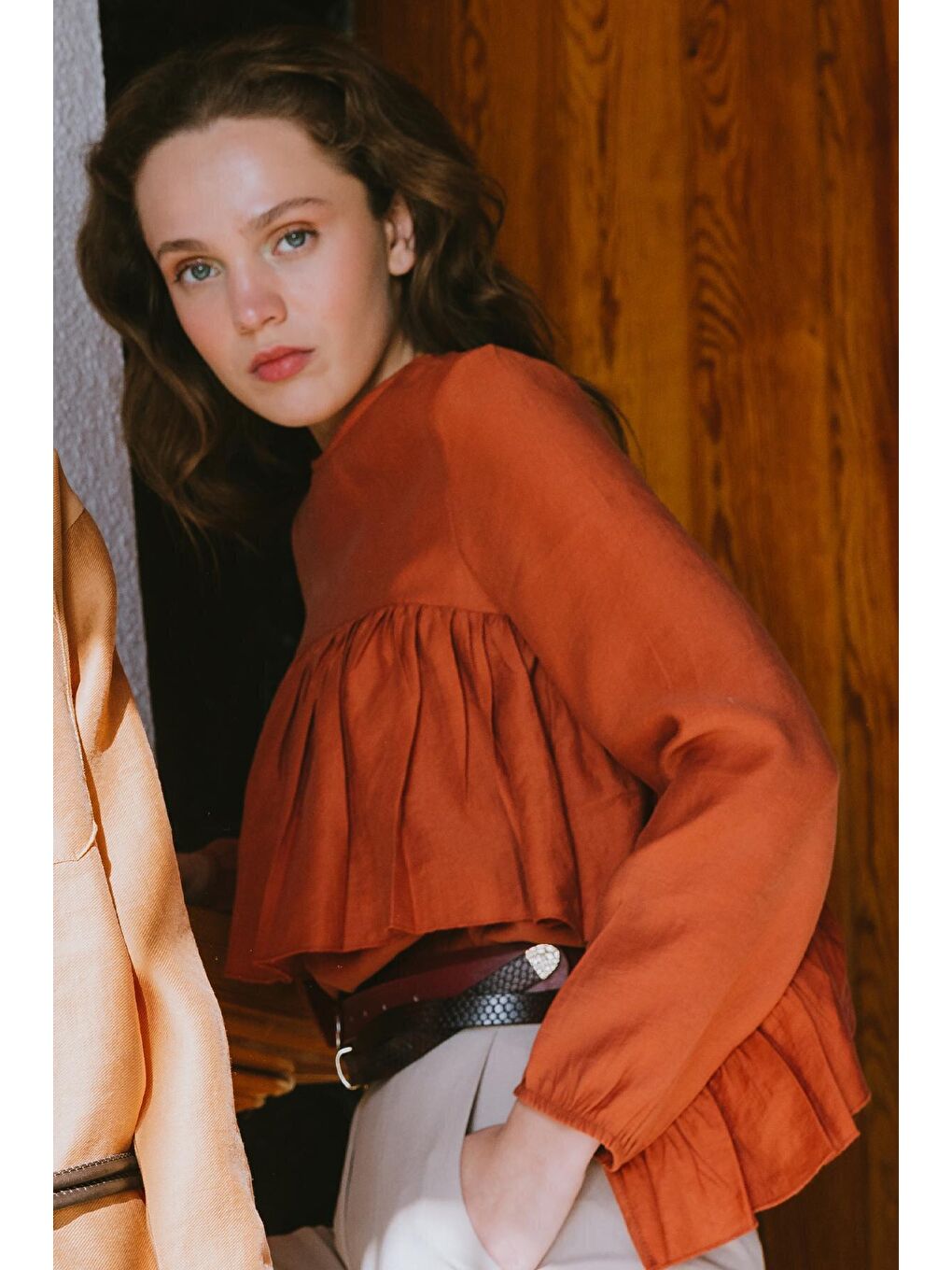 Kahverengi Tarçın Volan Detaylı Tunik