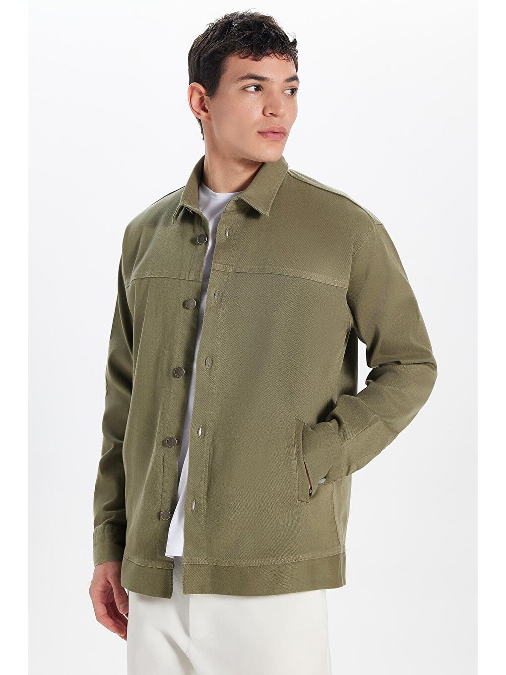 Erkek Relax Fit Rahat Kesim Gabardin Elastanlı Yandan Cepli Haki Ceket Gömlek-2