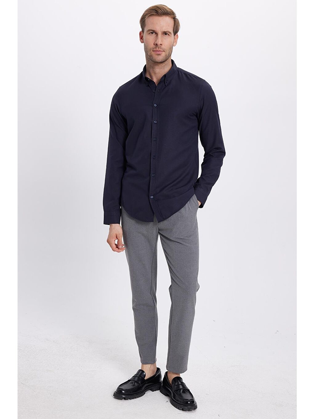 Erkek Slim Fit Dar Kesim Uzun Kollu Pamuklu Oxford Doku Kolay Ütü Lacivert Düğmeli Yaka Gömlek-3