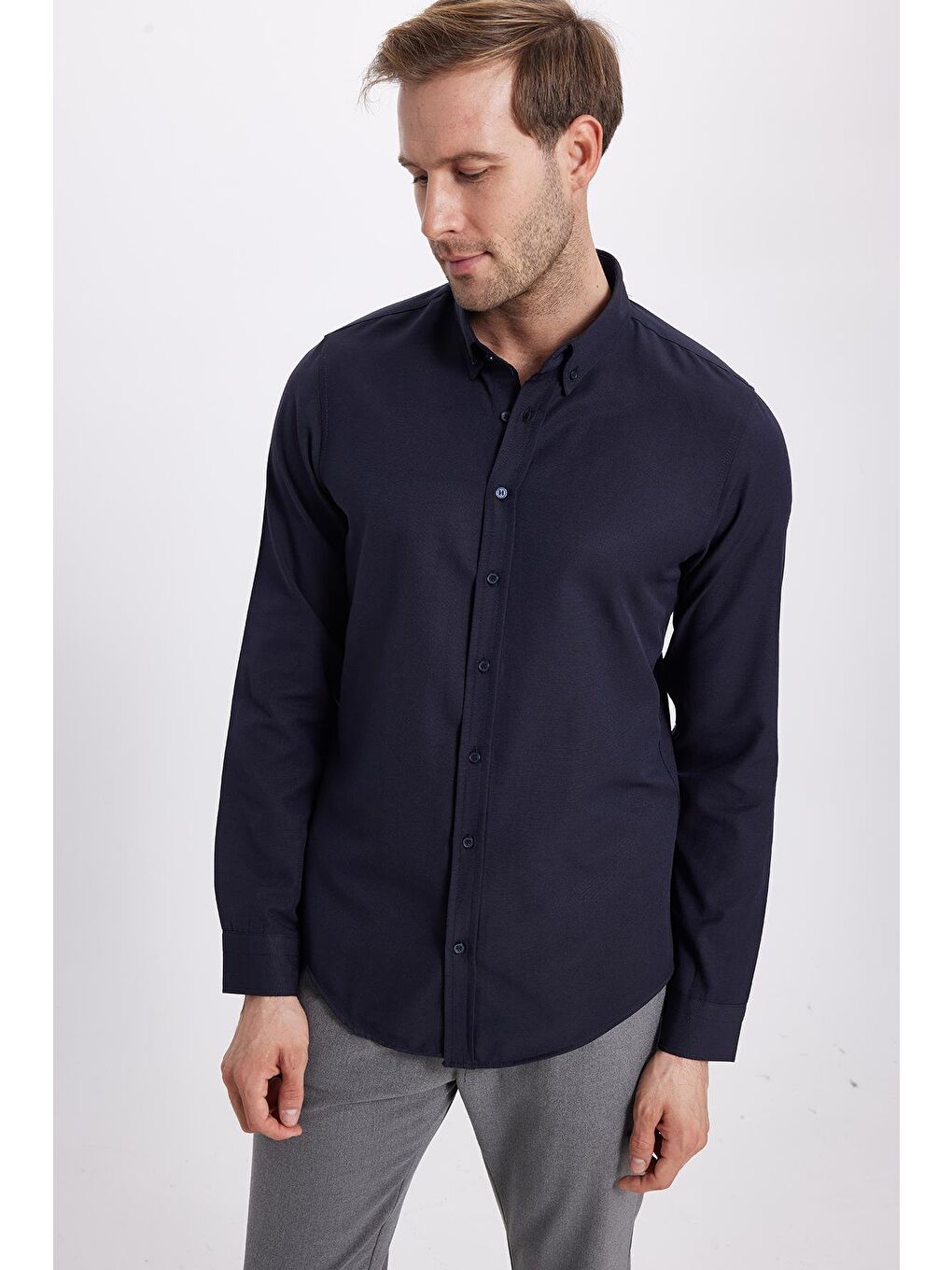 Erkek Slim Fit Dar Kesim Uzun Kollu Pamuklu Oxford Doku Kolay Ütü Lacivert Düğmeli Yaka Gömlek-4
